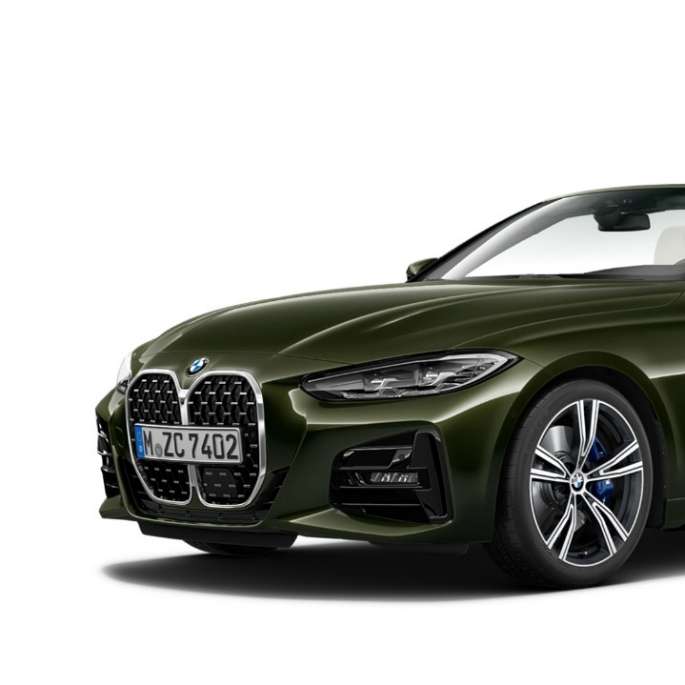 Sanremo Green銀粉漆車色的BMW 4系列敞篷跑車 M Sport車型的車頭 G23
